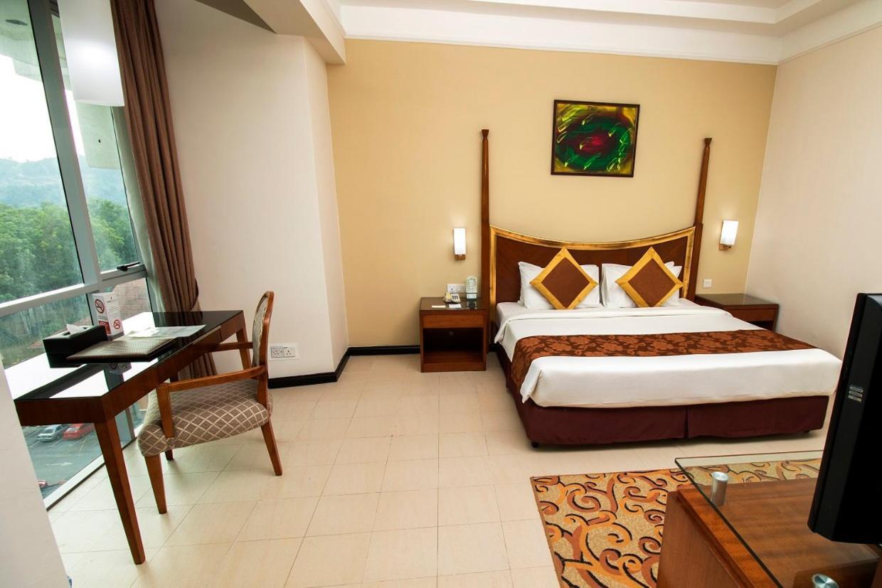 Nilai Springs Resort Hotel Экстерьер фото